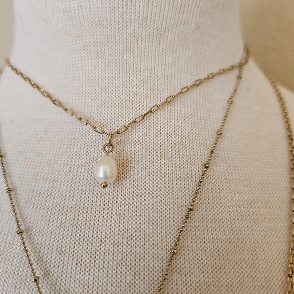 Elizabeth & James 3 Three Strand Gold Tone Chain Layer Necklace Pearl Medallion - Picture 4 of 7